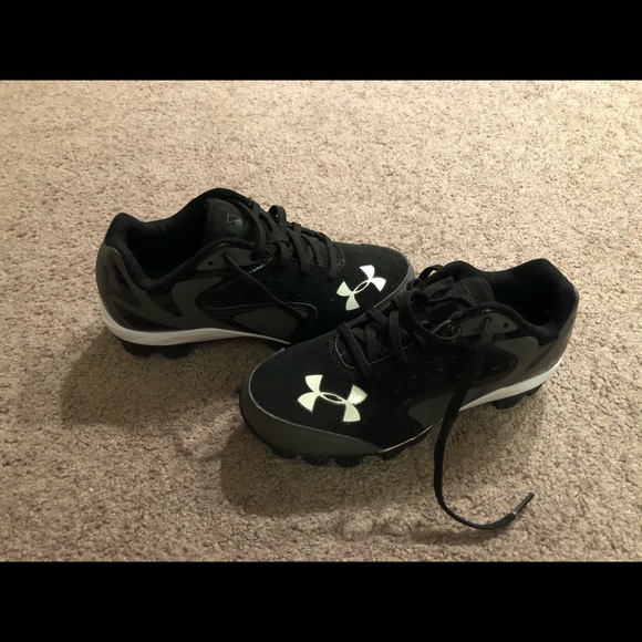 girls under armour softball cleats